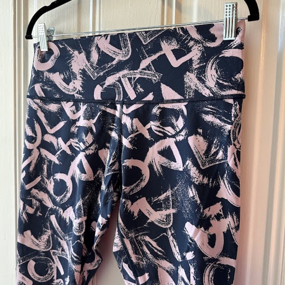 lululemon athletica Pants - Lululemon Womens Capri Length Leggings Size 12 Pink & Blue Abstract Print
